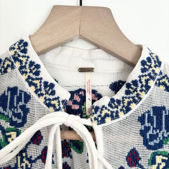 Free People white with embroidered flowers boho long sleeves top SZ XS - Picture 2 of 3